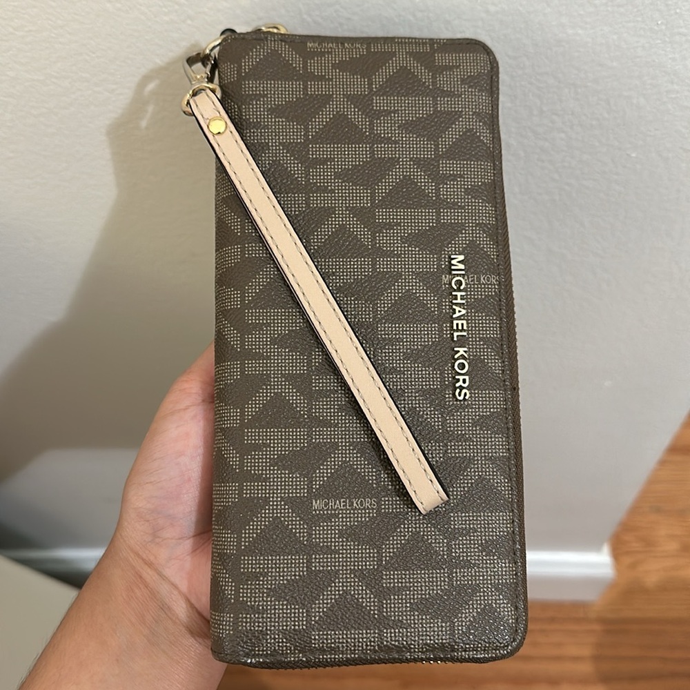 MK Large Wallet - Picture 5 of 5